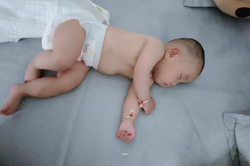 三沙怀孕多久会显肚子